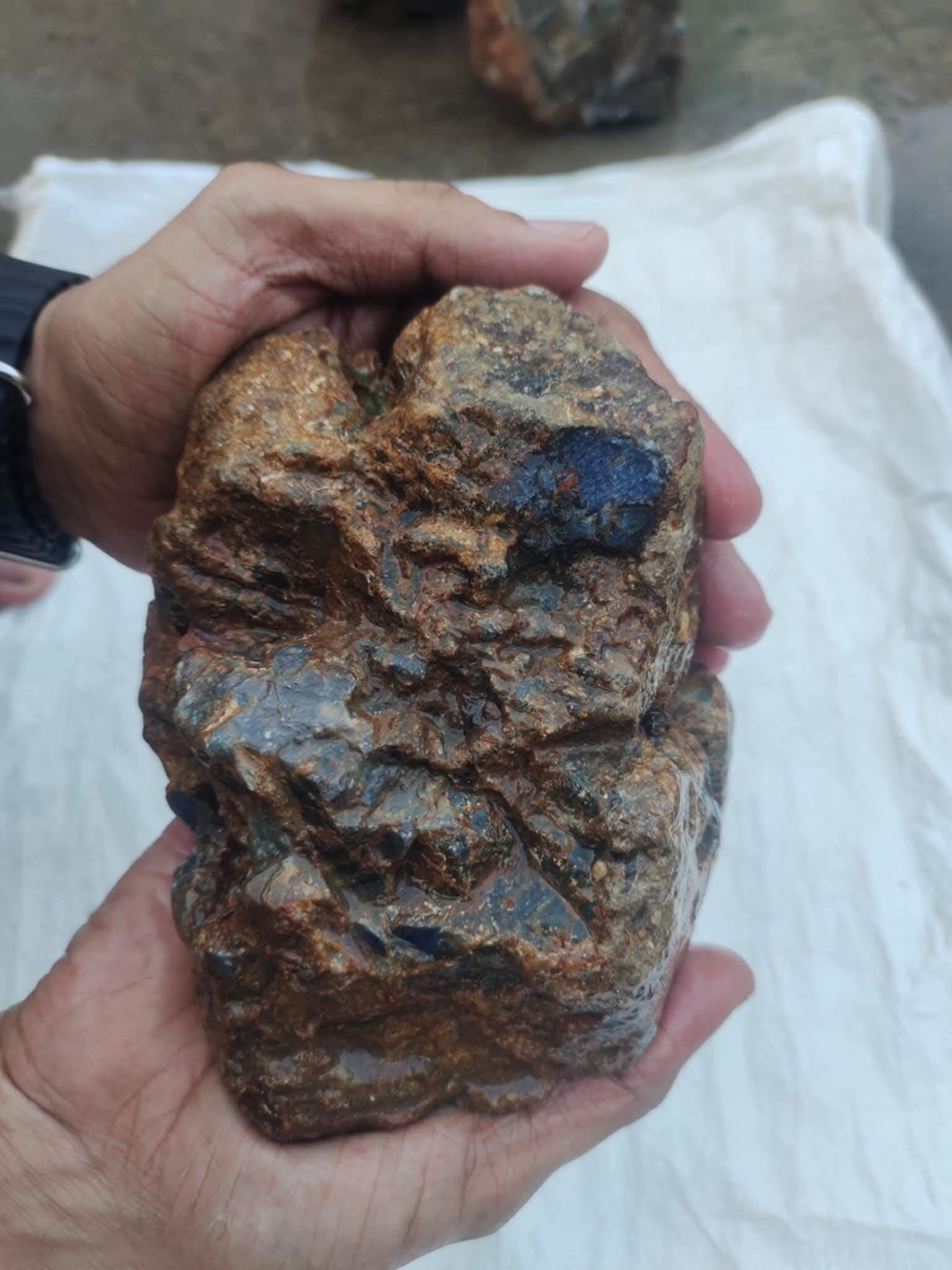 Blue corundum rock big isze