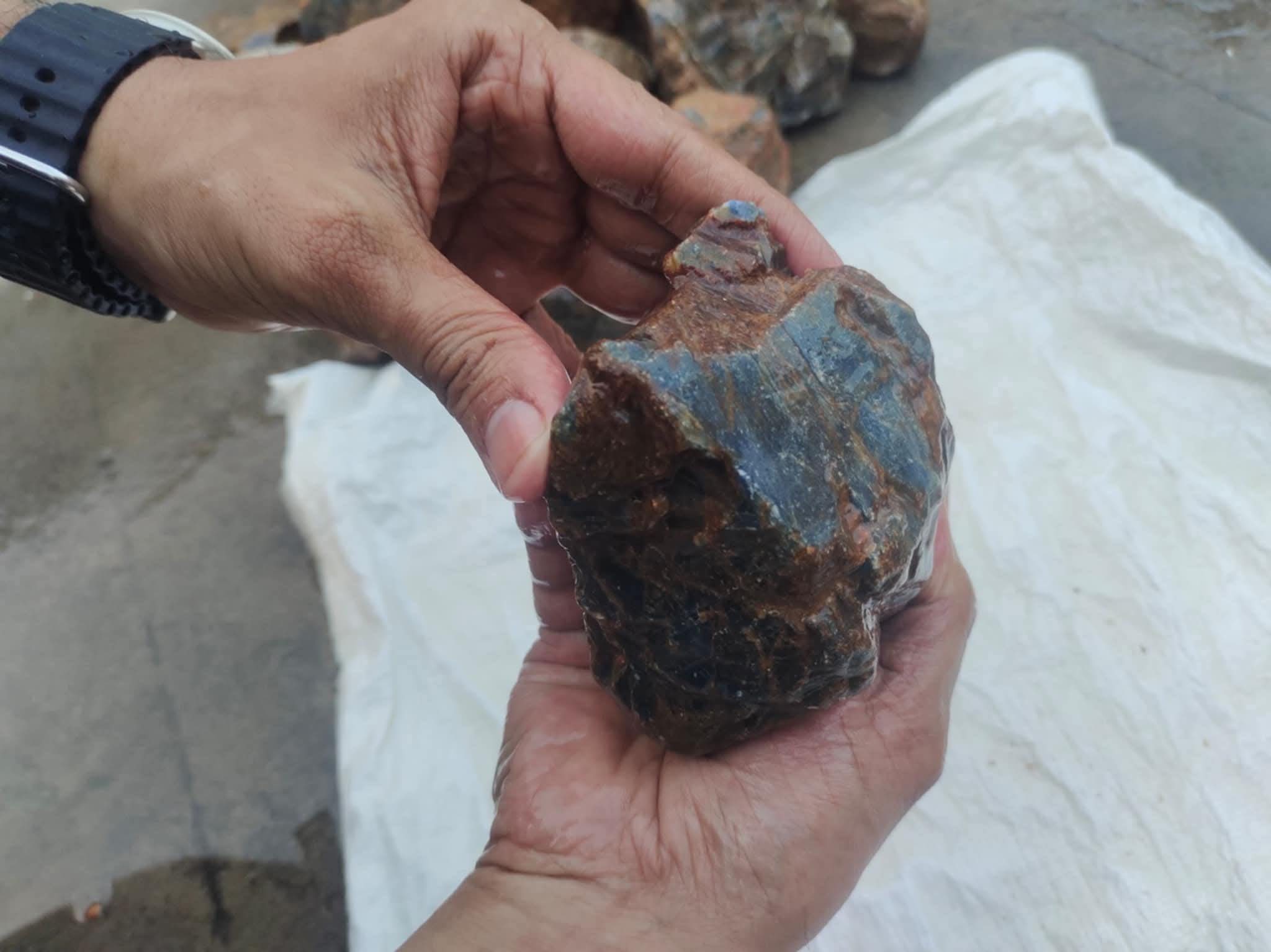 Blue corundum rock half kg weight