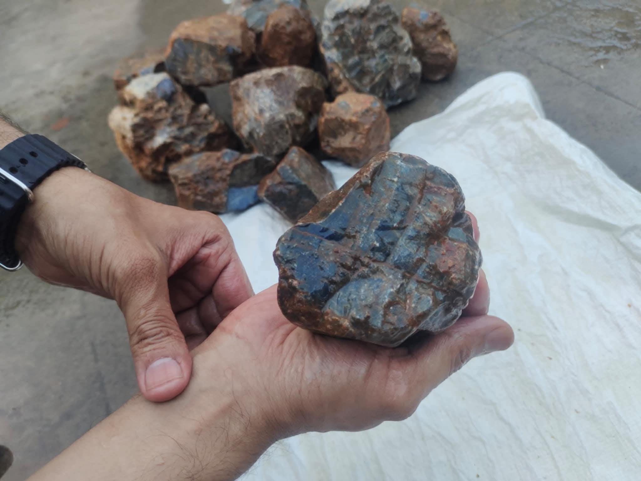 Blue corundum rock half kg weight