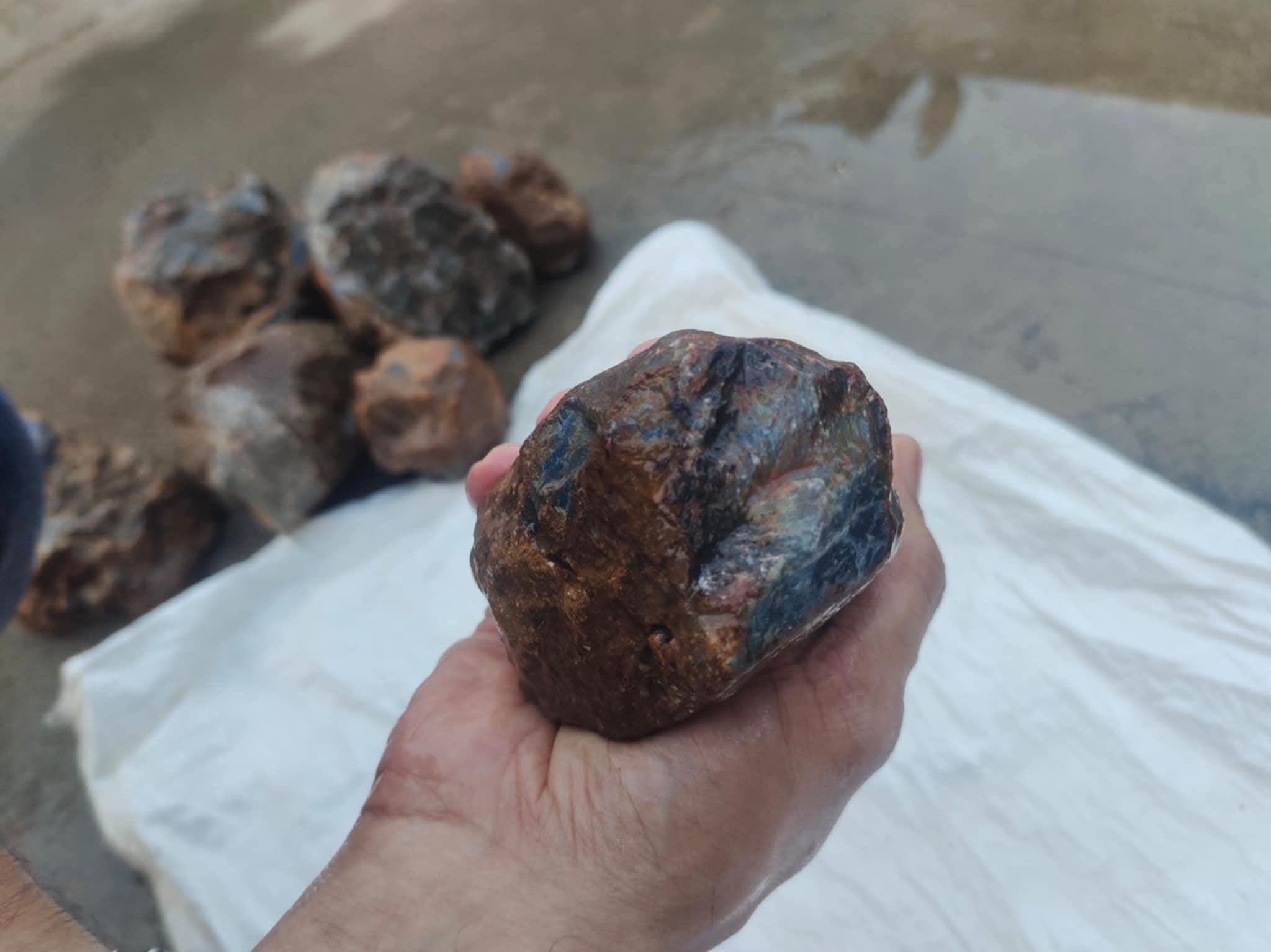 Blue corundum rock half kg weight